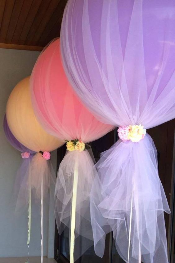 DIY wedding ideas- tulle and helium balloons