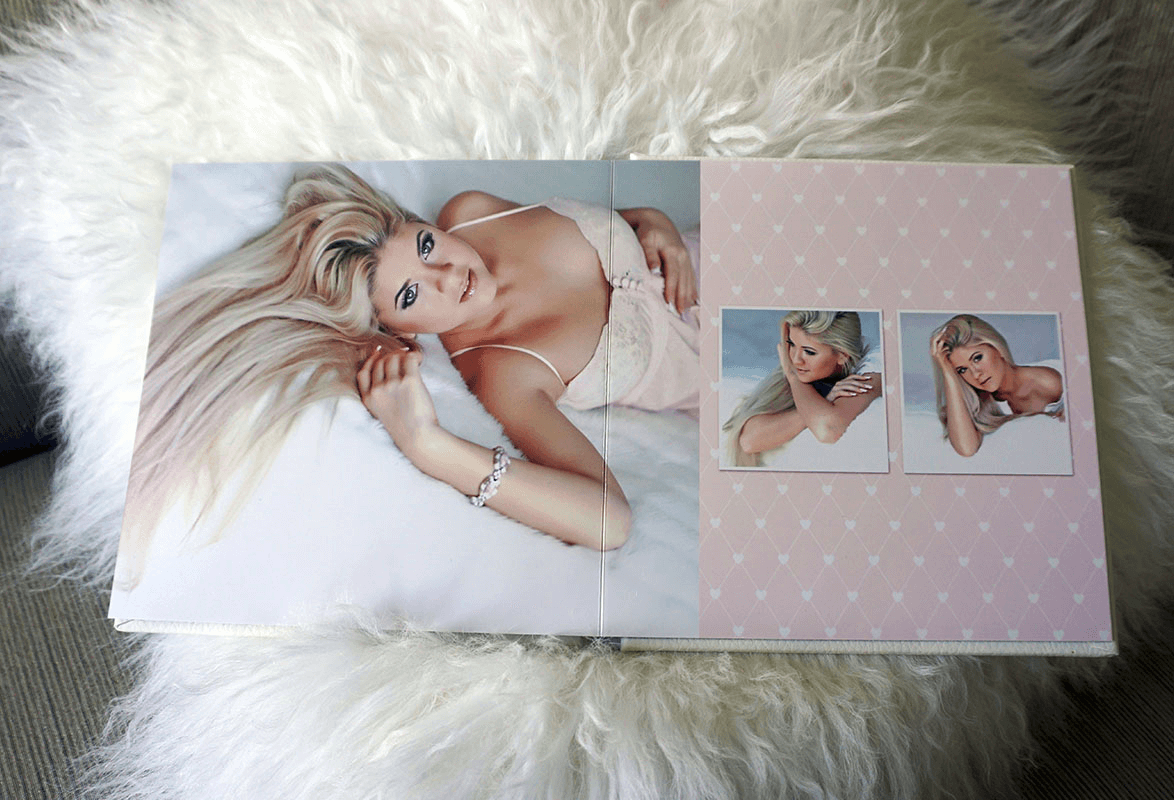 Boudoir Book - Layflat Album with a whit Eco-leather cover.